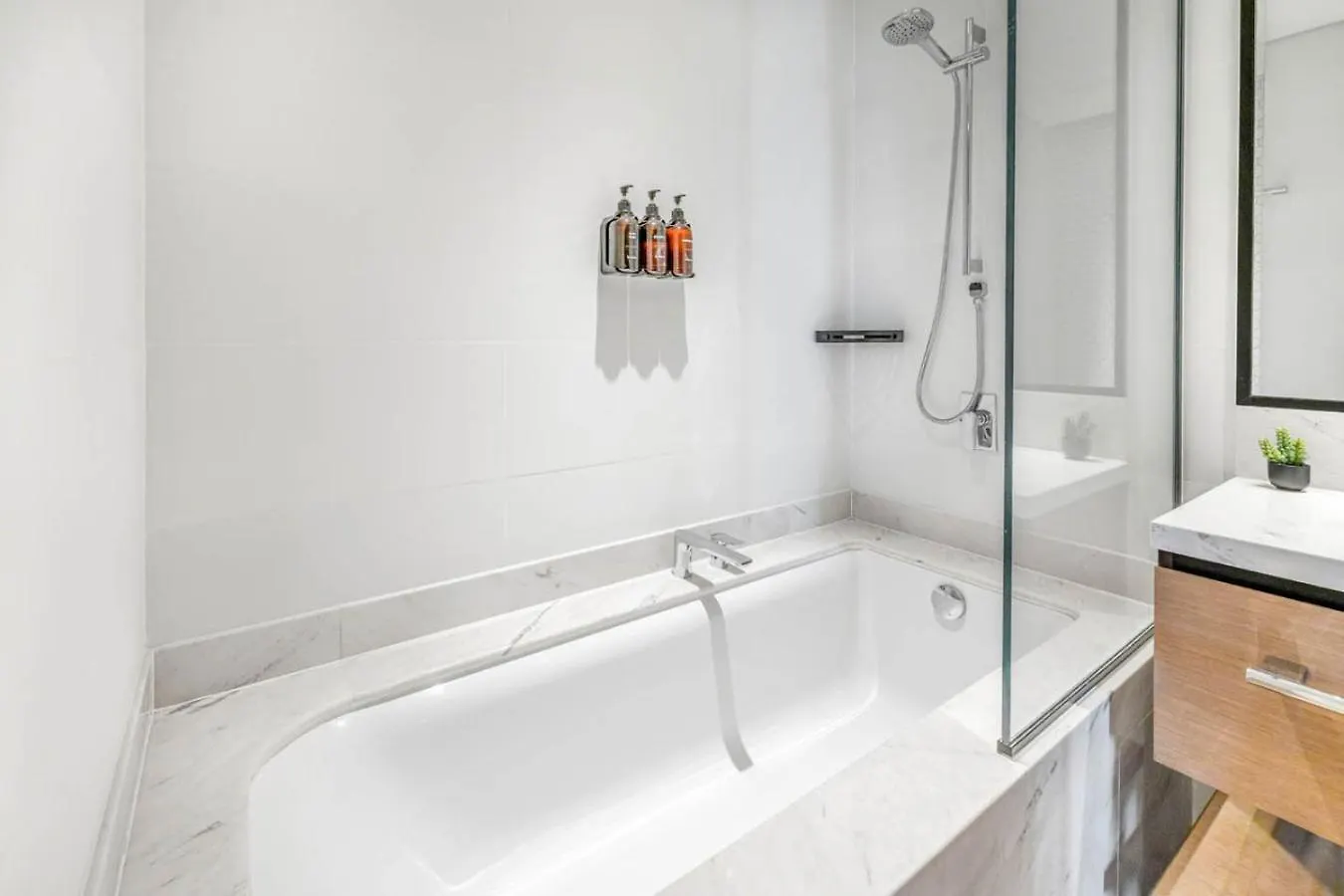 New Beach And Creek View 2Br In Palace Residences Dubai Apartment