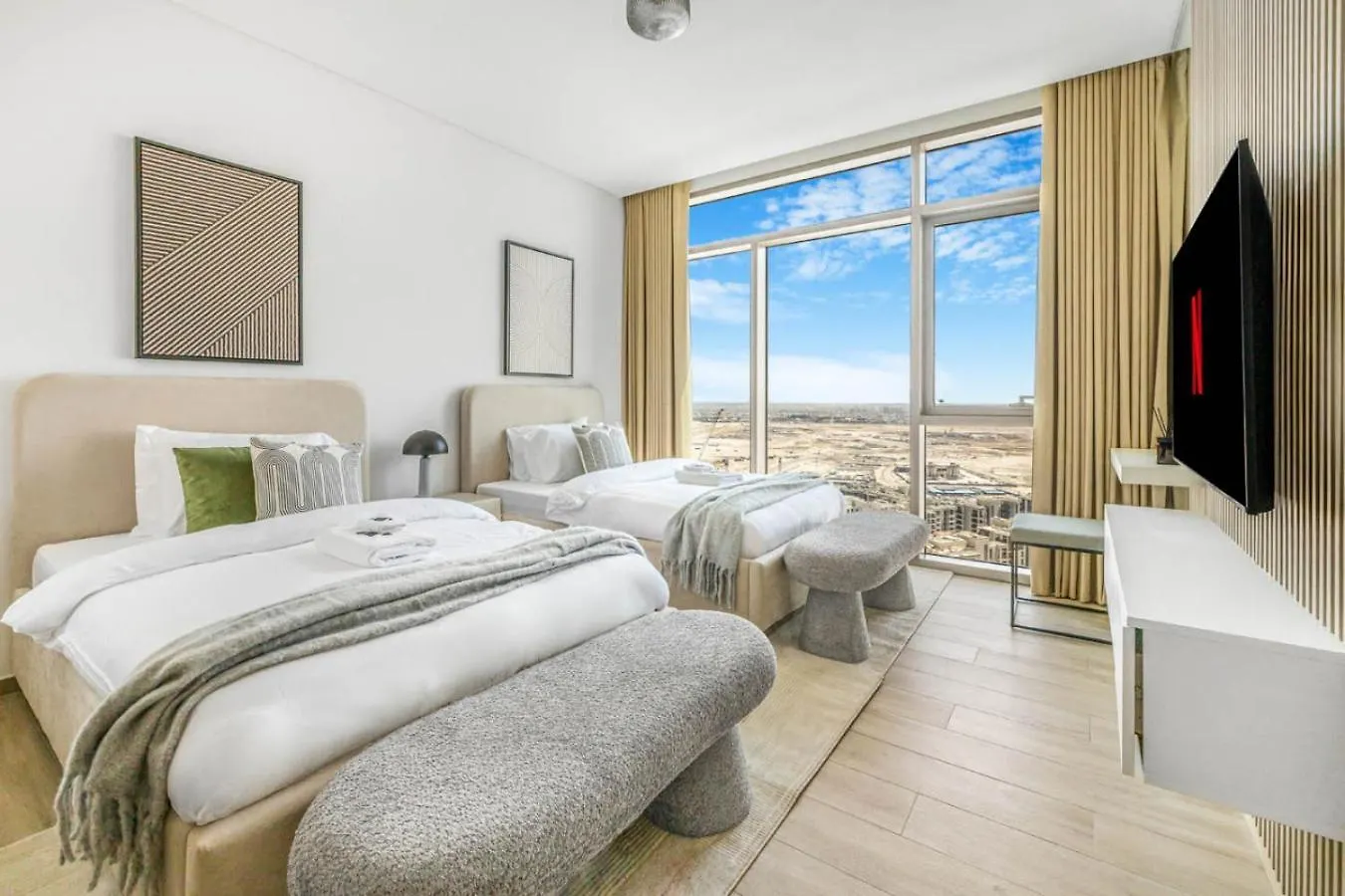 New Beach And Creek View 2Br In Palace Residences Dubai