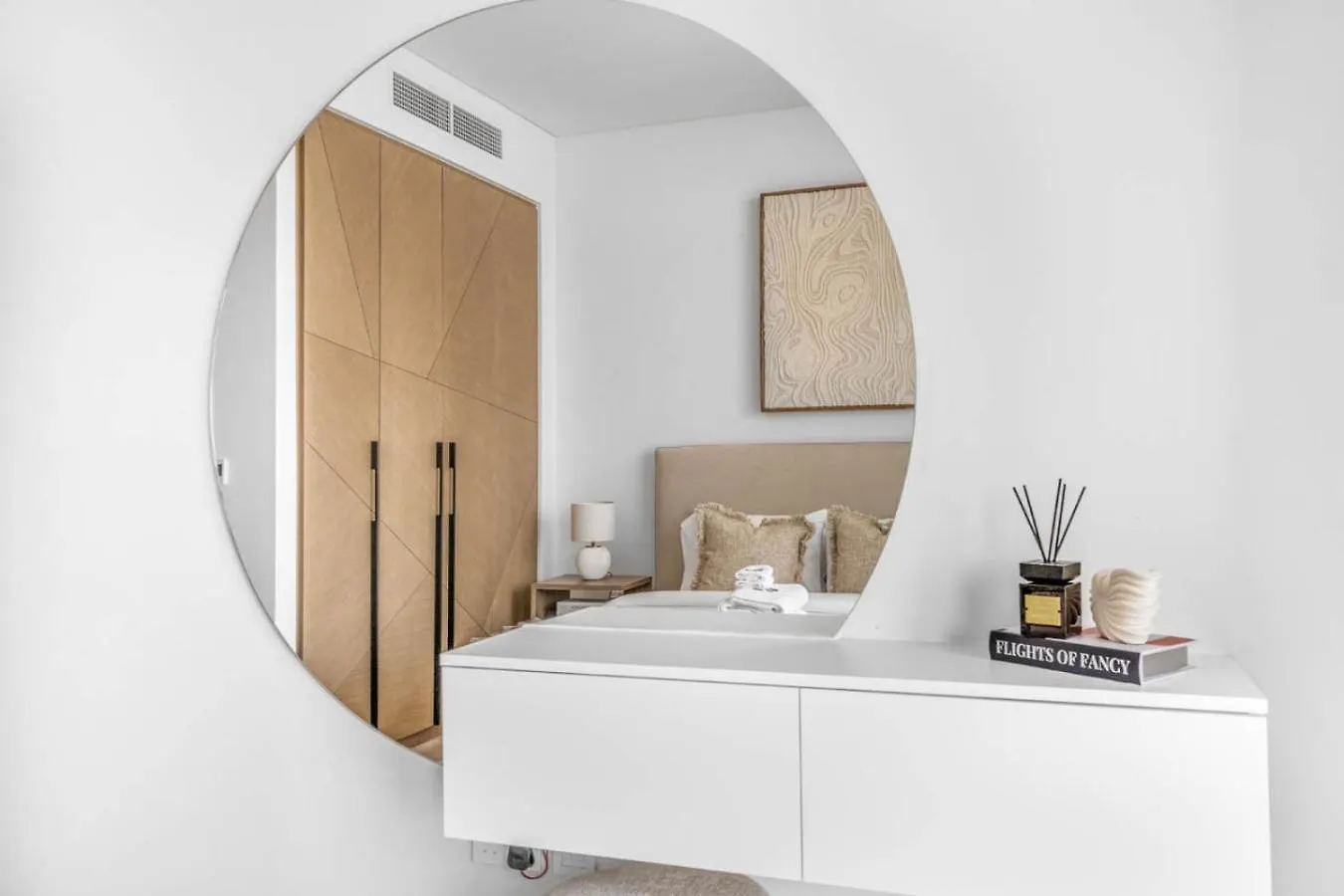 New Beach And Creek View 2Br In Palace Residences Dubai
