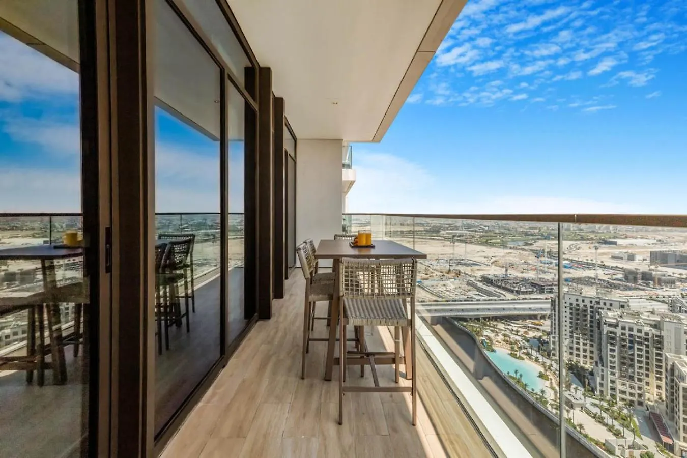 Apartment New Beach And Creek View 2Br In Palace Residences Dubai