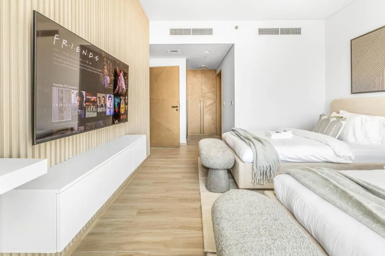 New Beach And Creek View 2Br In Palace Residences Dubai