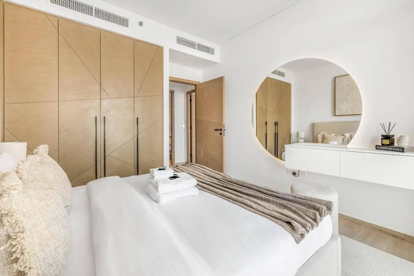 New Beach And Creek View 2Br In Palace Residences Dubai Apartment