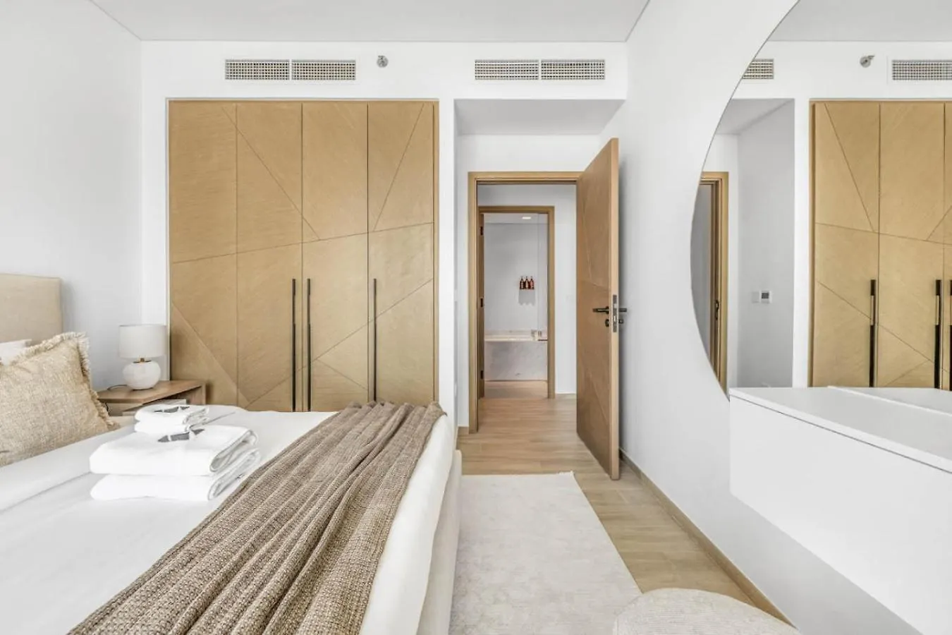 New Beach And Creek View 2Br In Palace Residences Dubai